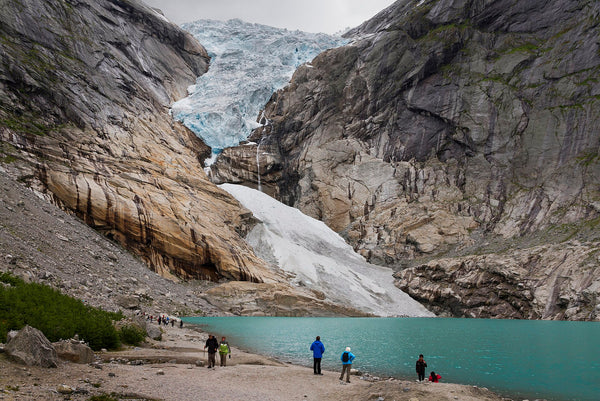 Caminata sobre glaciar en Noruega