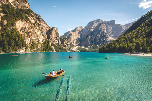 lago-di-braies-al-amanecer
